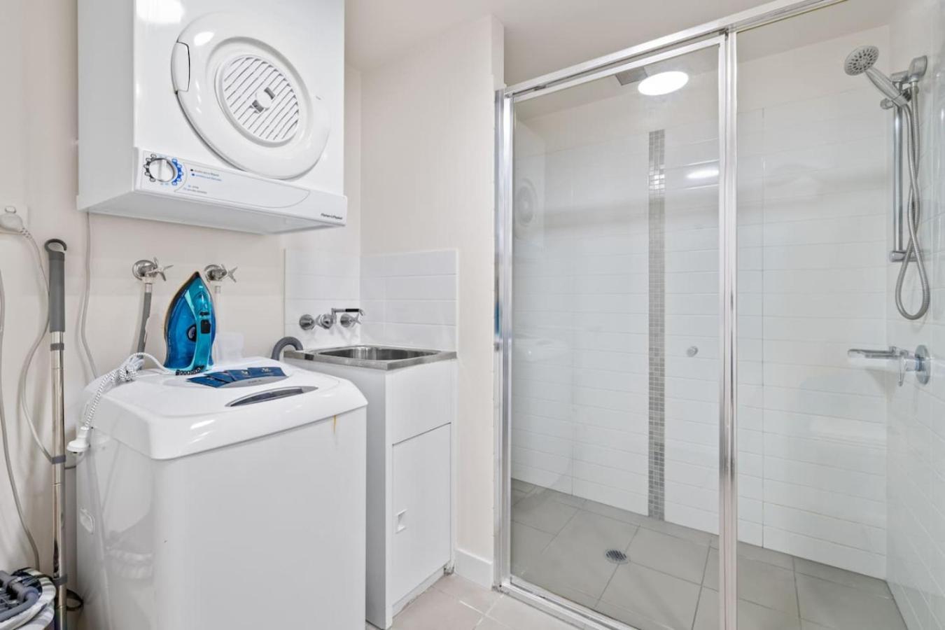 Heart Of Cbd 2br Parking Close To Everything